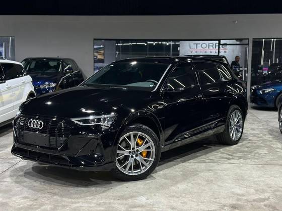 AUDI E-TRON ELÉTRICO PERFORMANCE BLACK QUATTRO AUDI E-TRON ELÉTRICO PERFORMANCE BLACK QUATTRO